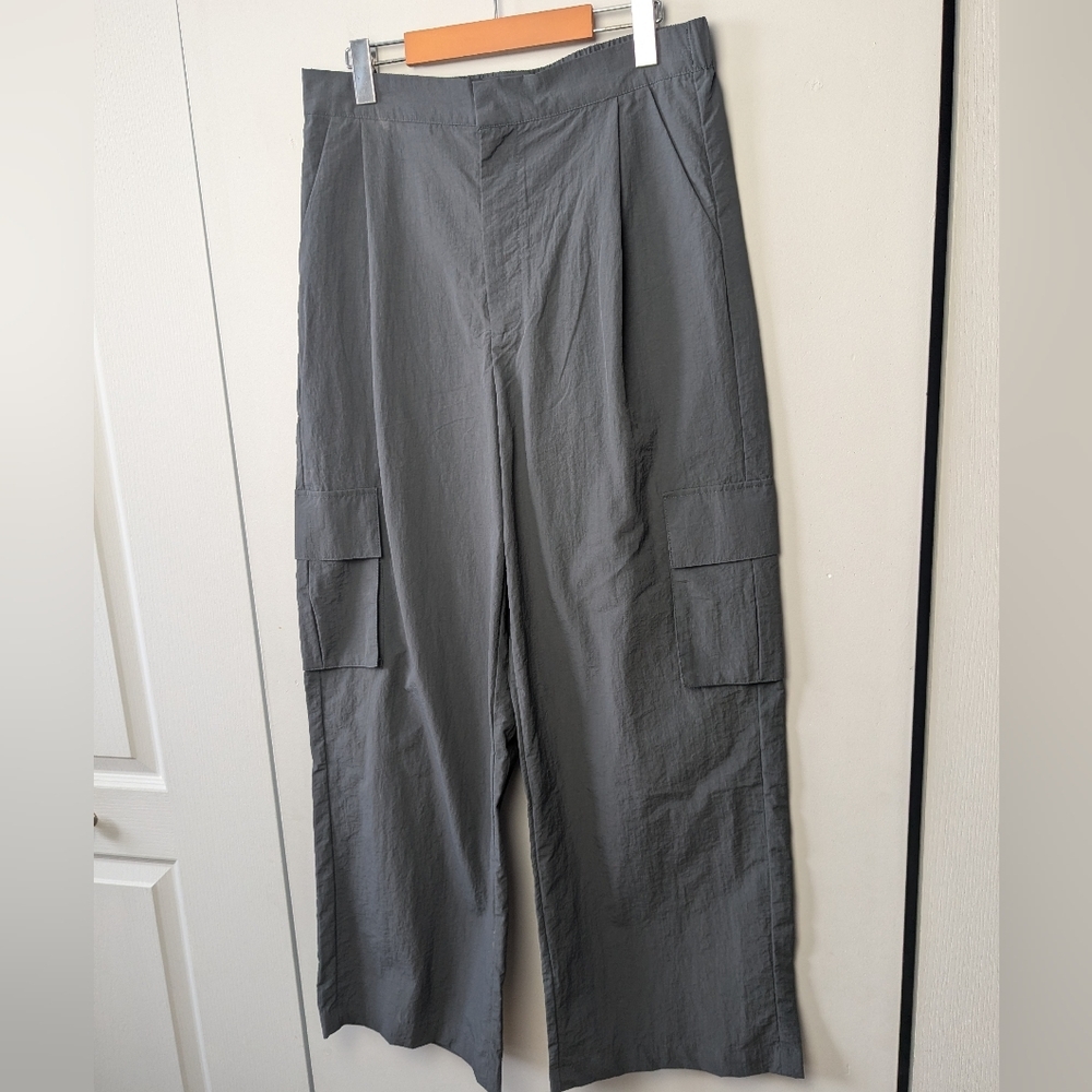 NWT Wilo Parachute Fly Cargo pants size medium Dark Gray color